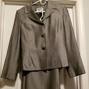 Suit with pencil skirt